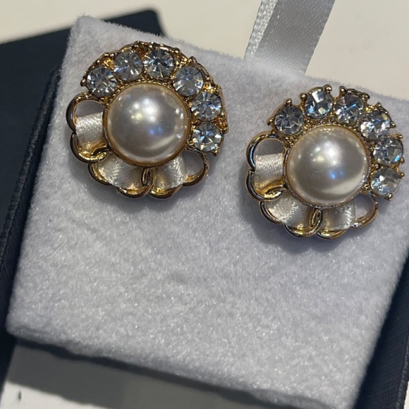 Pearl earring - Picture 2 of 3